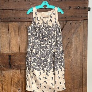 Sleeveless Paisley Sheath Cleo Petites Dress in Cream and Navy